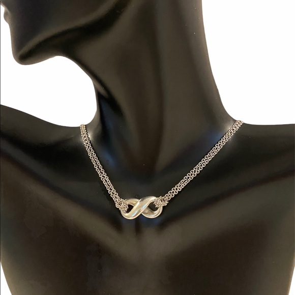 SOLD ✅ Authentic Tiffany & Co Infinity Necklace - Picture 2 of 5